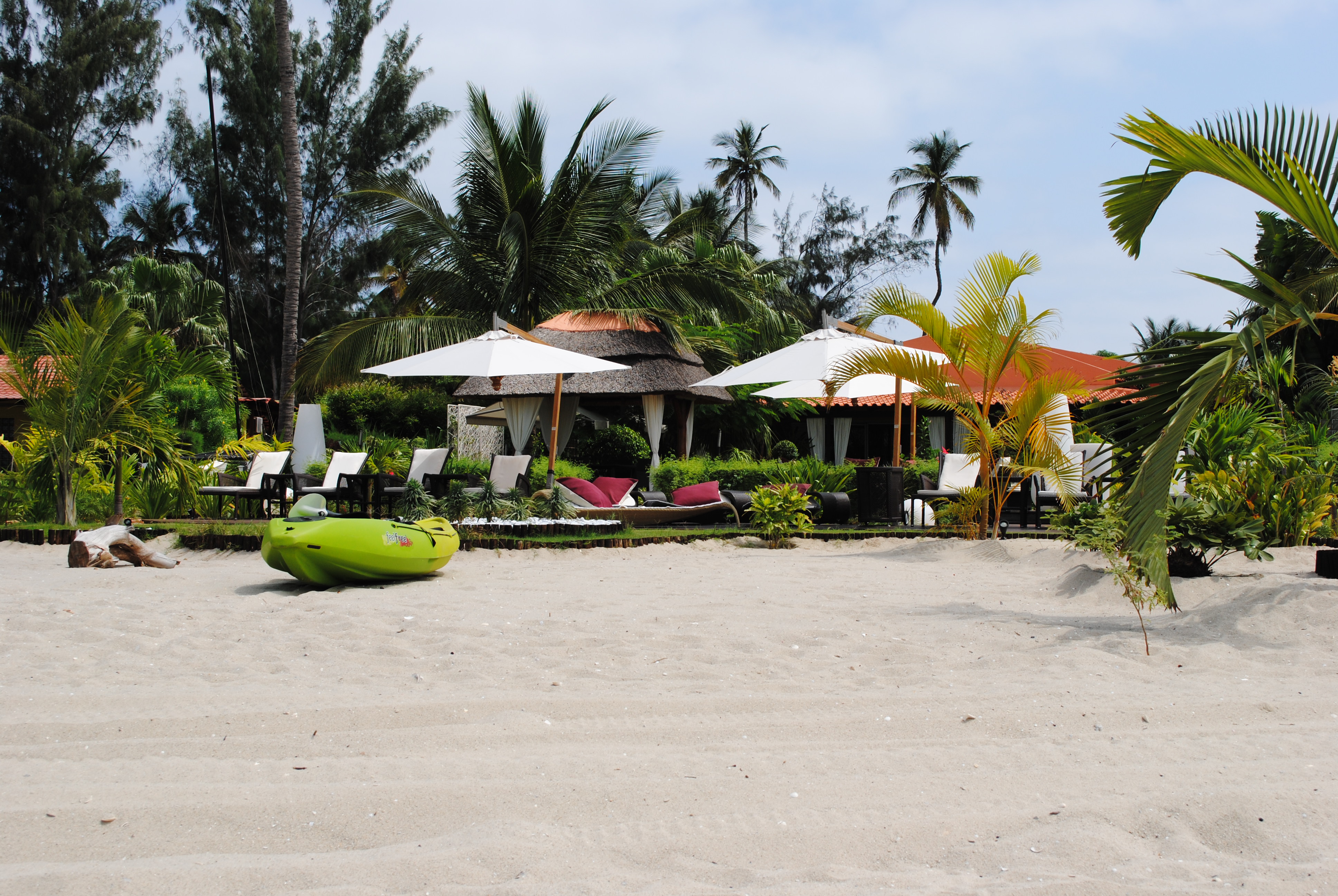 Alguns bares de Mussulo são iguais aos da praia do Espelho, na Bahia. Luanda Turismo.
