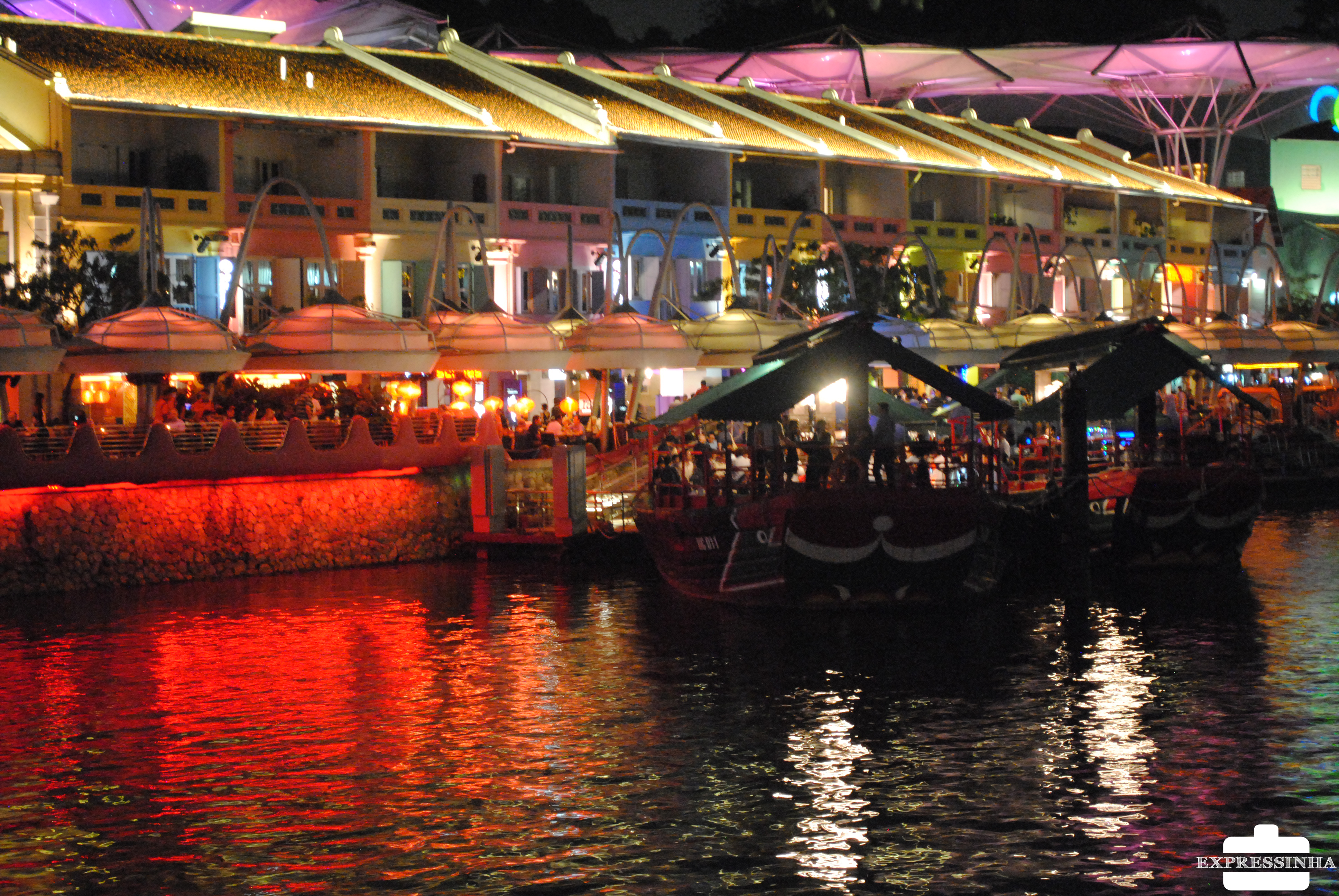 Os barcos, luzes e bares em Clark Quay! Singapura Turismo.