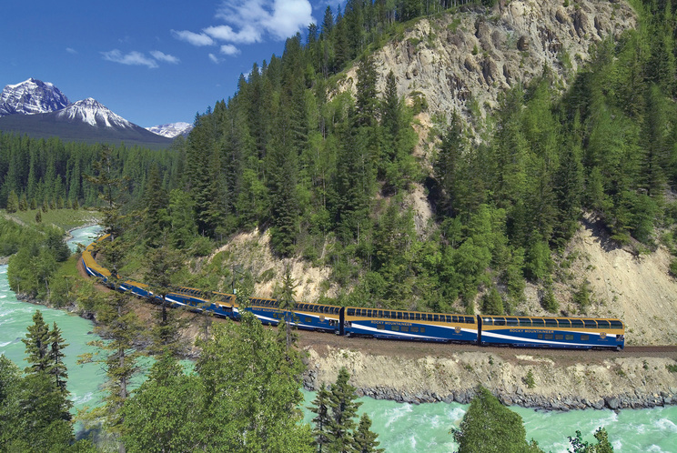 The Canadian. Foto by Marcia Biggs: http://www.tampabay.com/features/travel/rocky-mountaineer-takes-riders-through-canadas-natural-beauty/2189686
