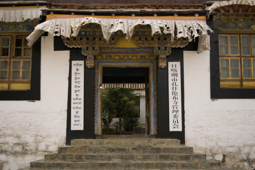 Porta de um dos templos em Yark Sherpa.