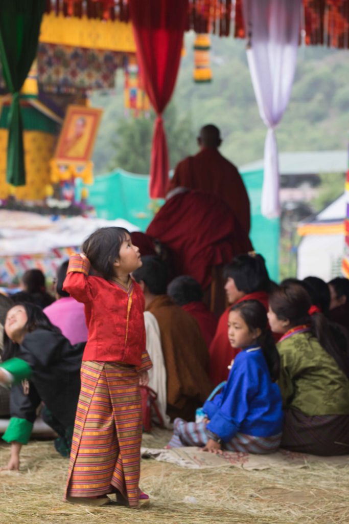 Viagem ao Butão. Crianças em festival budista em Gasa, no interior do Butão.