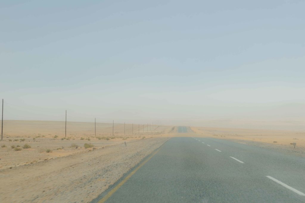 Viajar para Namíia: estrada para Luderitz. De repente vira tempestade de areia!