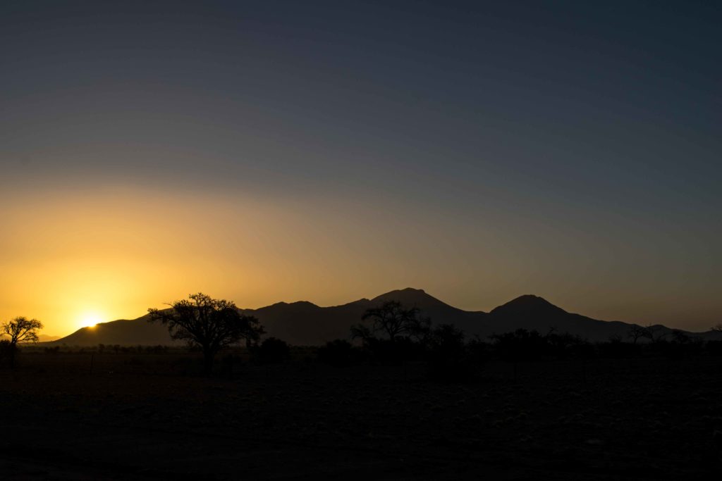 Viajar para Namibia: Pôr-do-Sol em Maltahohe. 