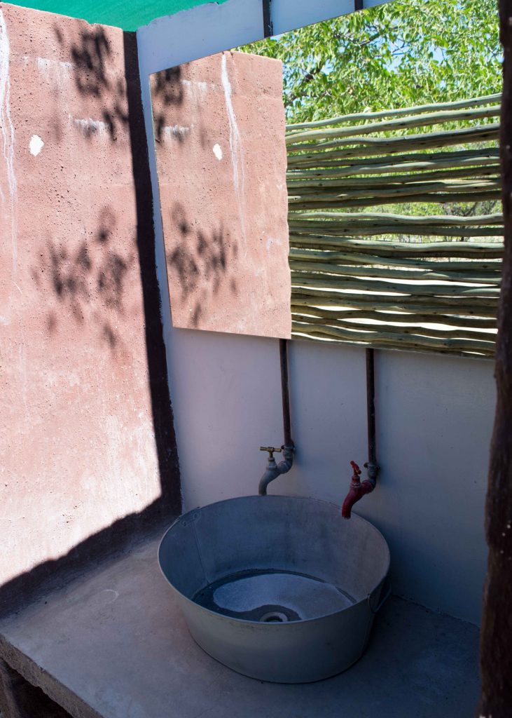 Etosha Camping: o Mopane Village é rústico, mas até escovar os dentes é um mergulho na natureza!
