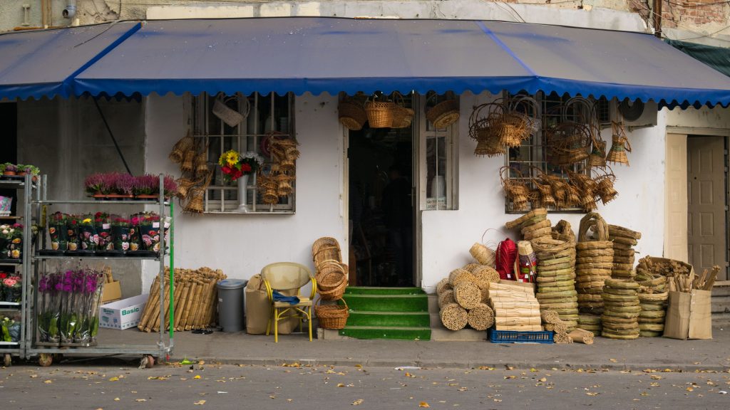 Loja do bairro Rroma, fora da rota turística de Bucareste.