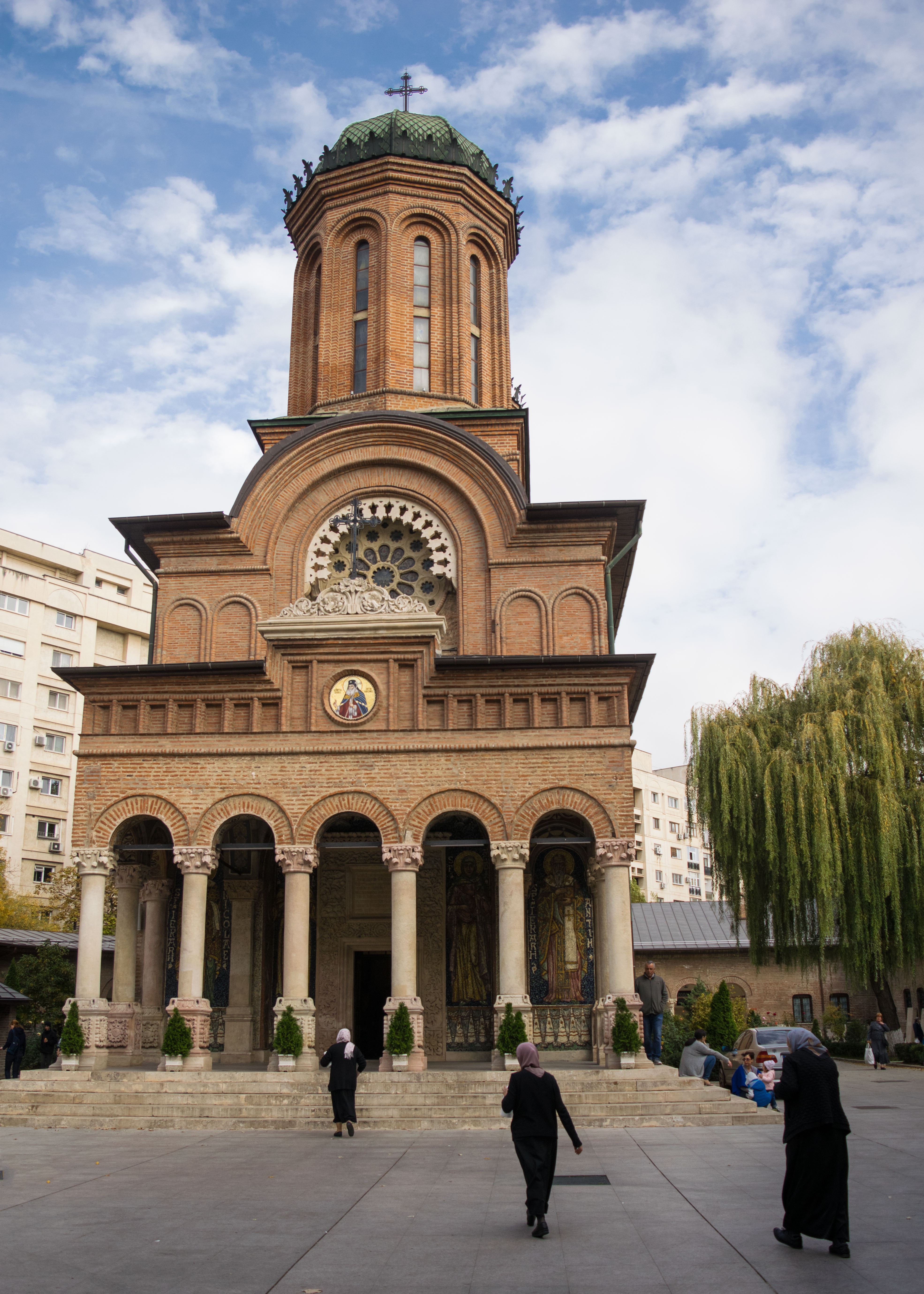 Mosteiro Antim e a primeira biblioteca de Bucareste são parada obrigatória!