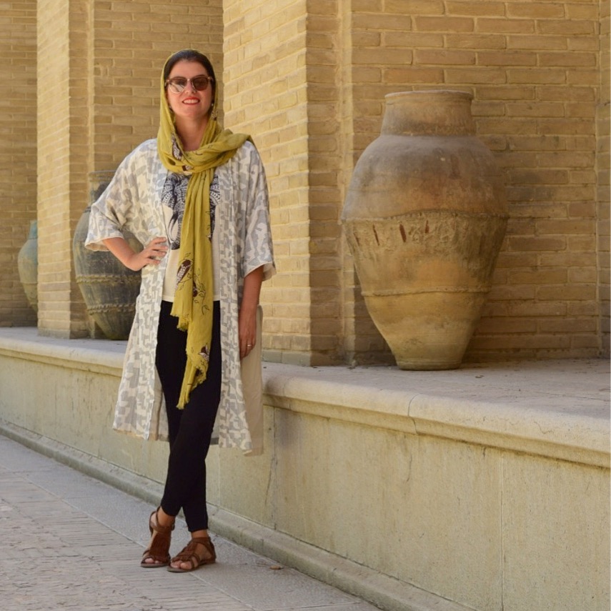Eu e meu manteau, peça chave para mulheres no Irã. Dicas para quem quer viajar para o Irã.