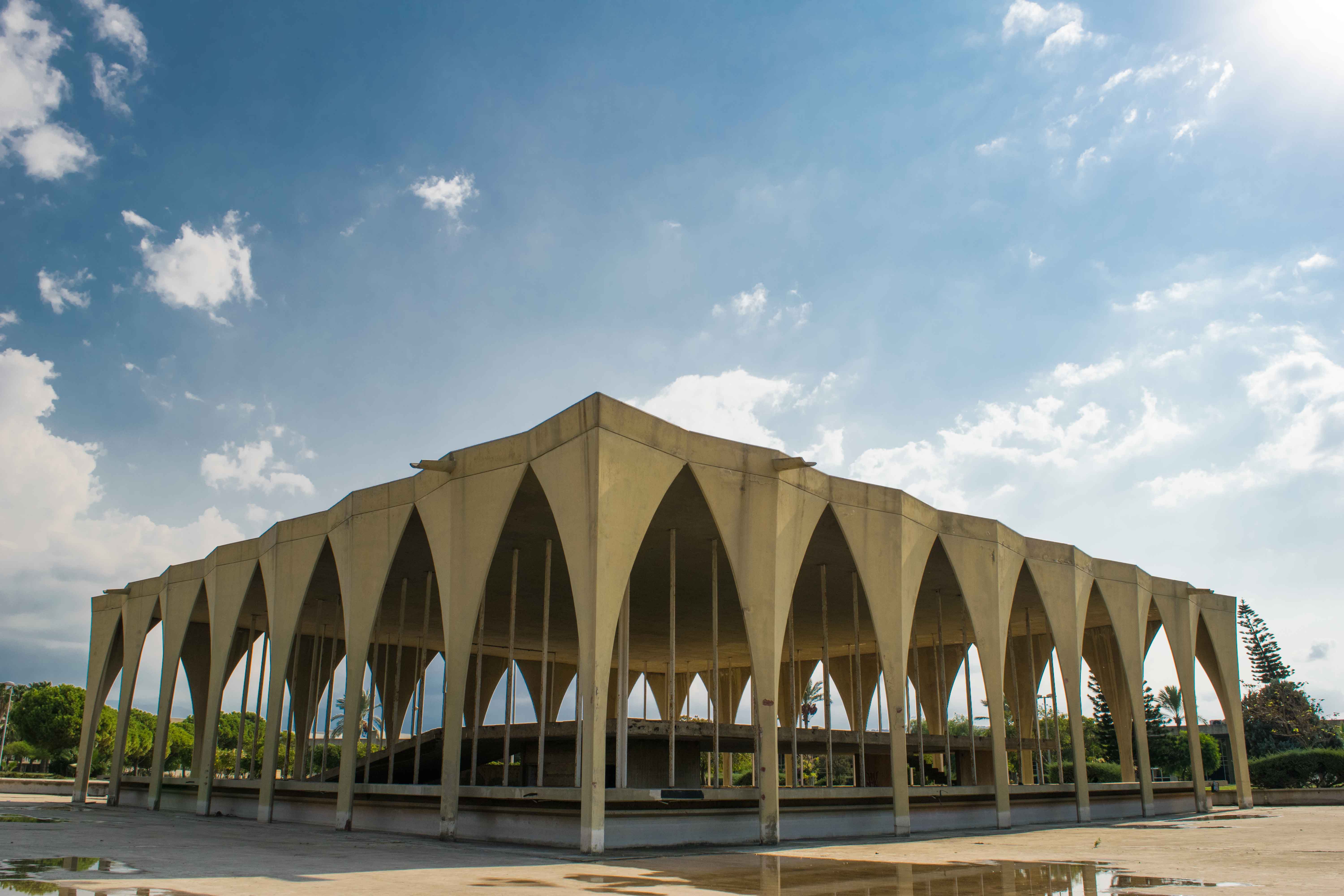 Obras de Niemeyer em Tripoli. Viagem para o Líbano.