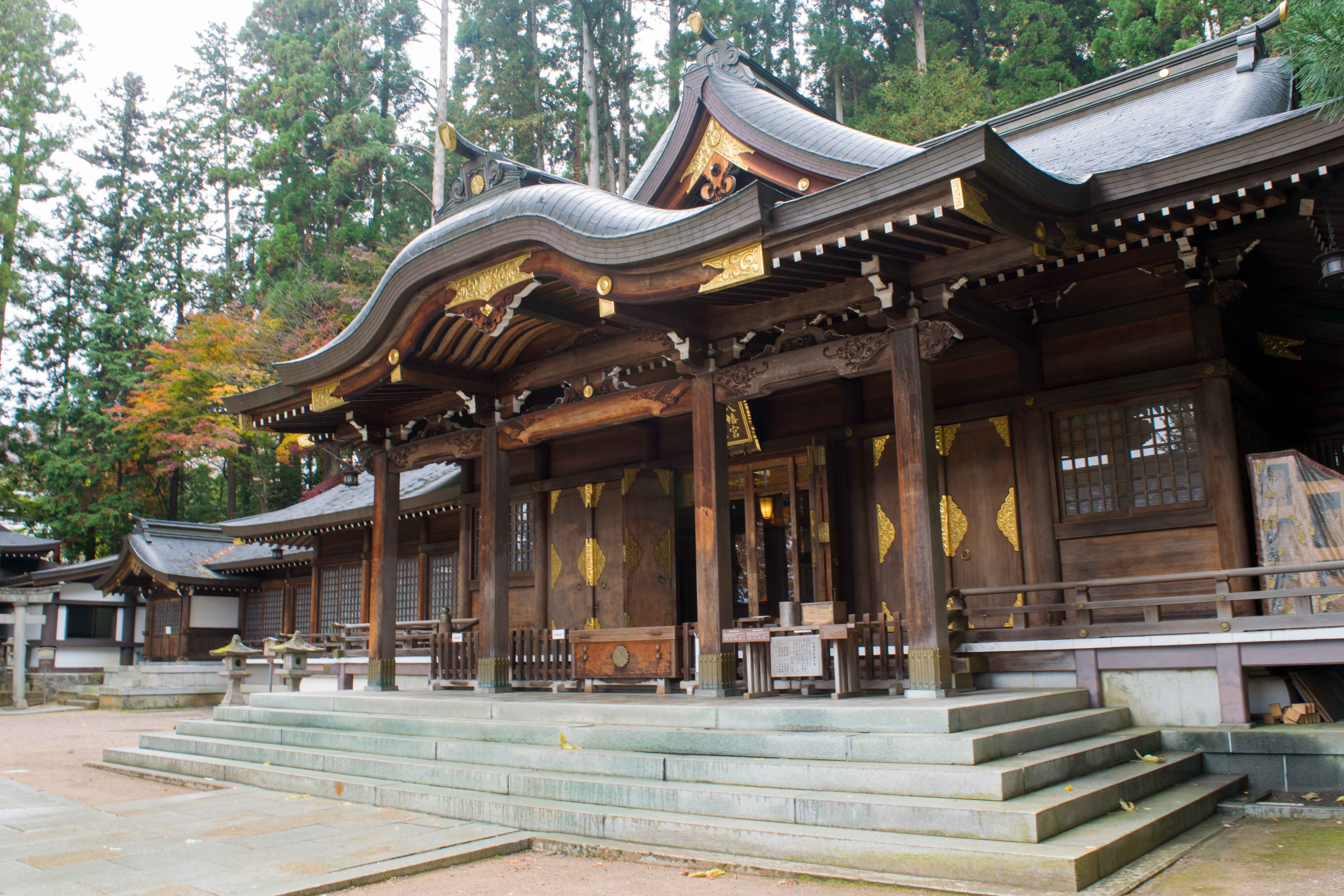 Visite o Hachiman Shrine em um dia em Takayama.