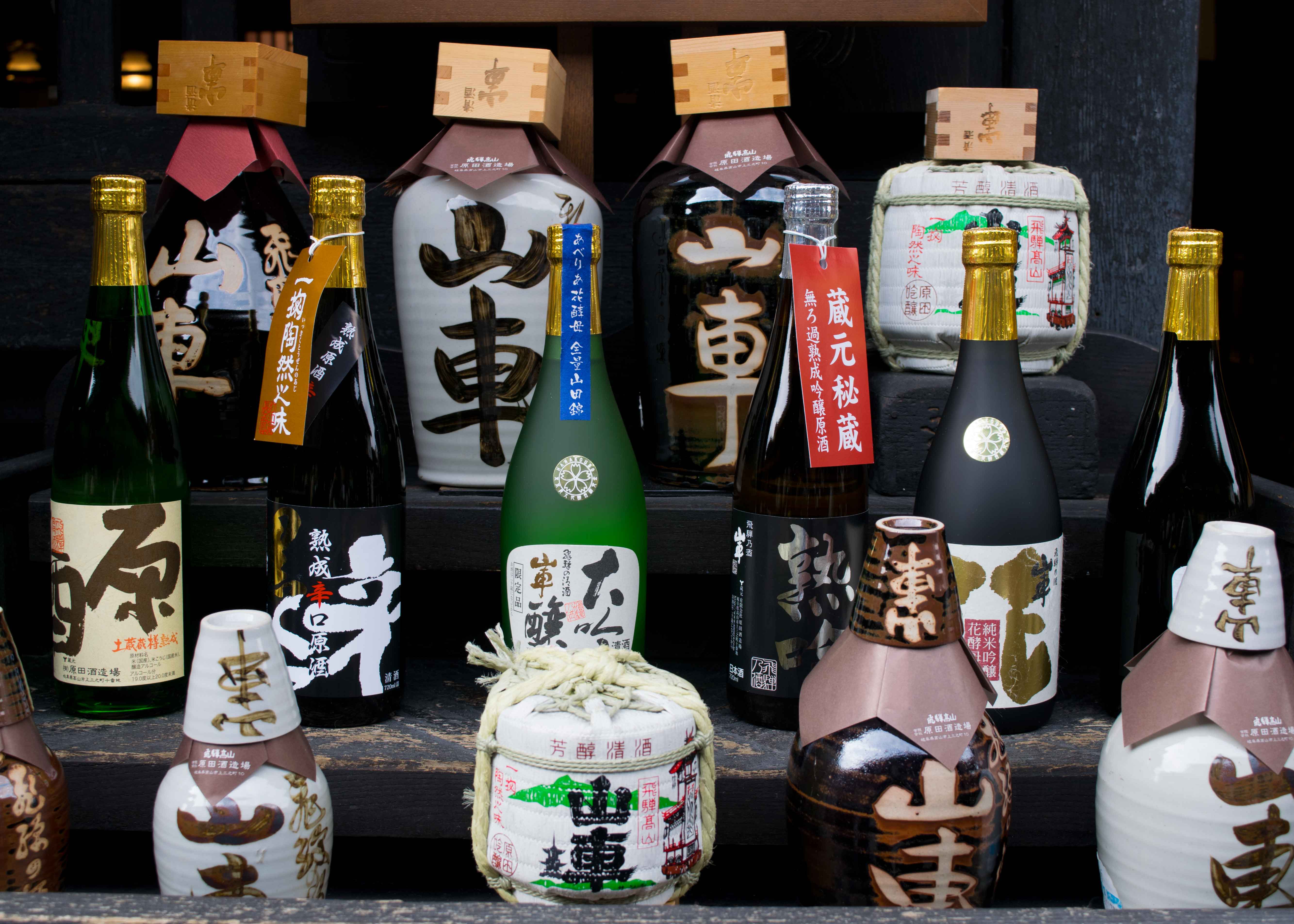 O que fazer em Takayama: provar os milhares de tipos de sakê em que nenhum é ruim!