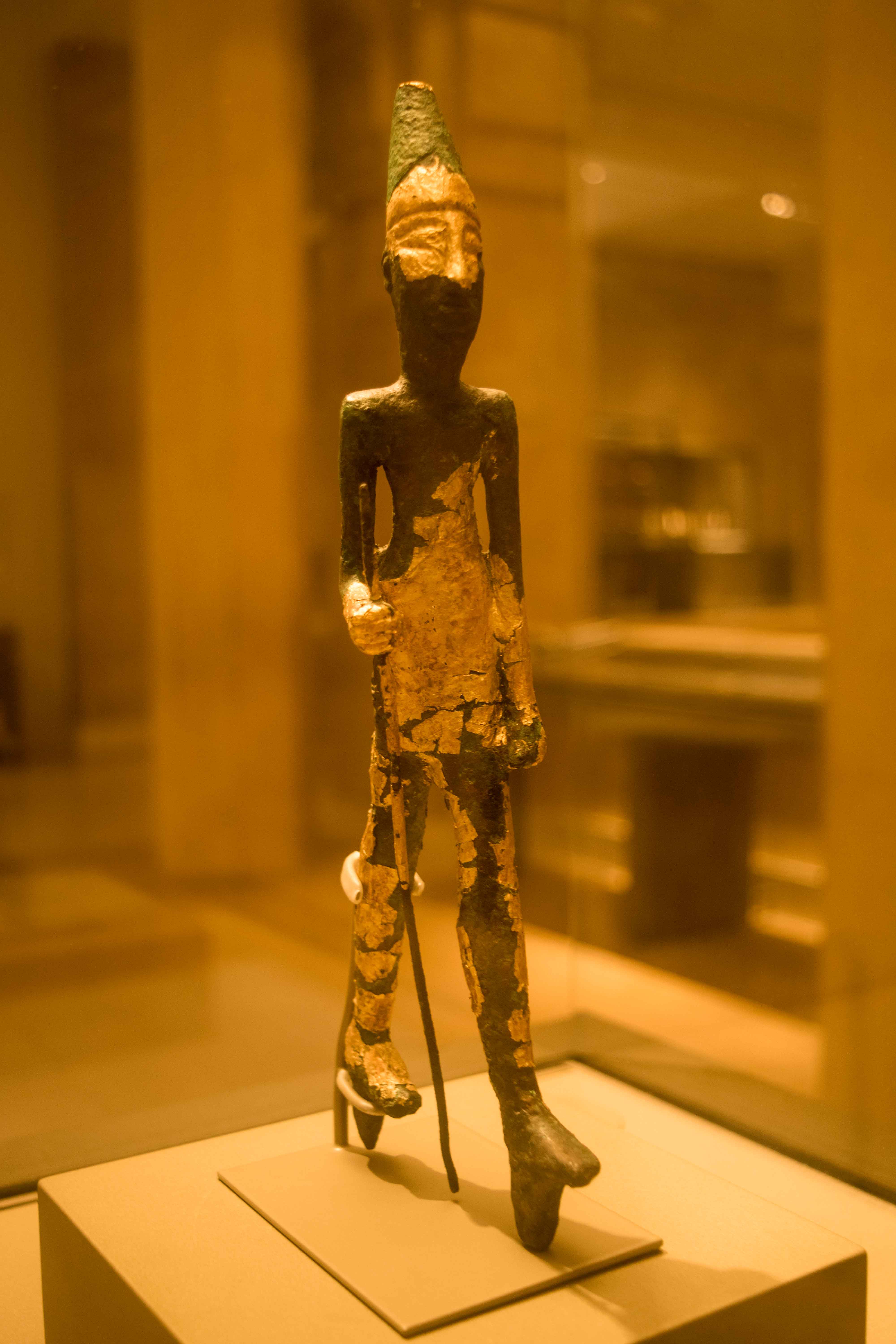 Artefato fenício de séculos antes de Cristo em exposição no Museu Nacional de Beirute.