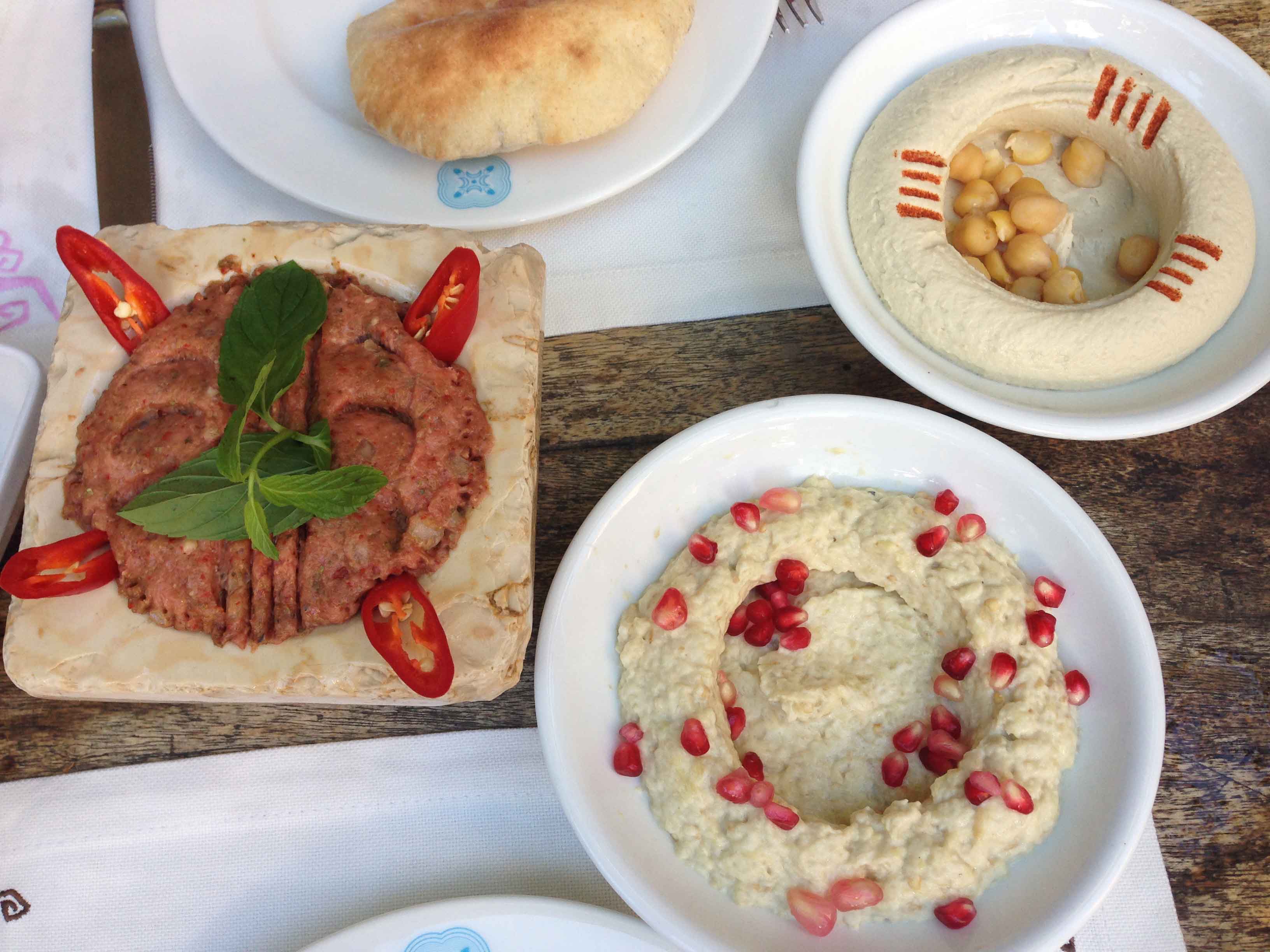 A divina comida do Enab, um dos melhores restaurantes de Beirute.