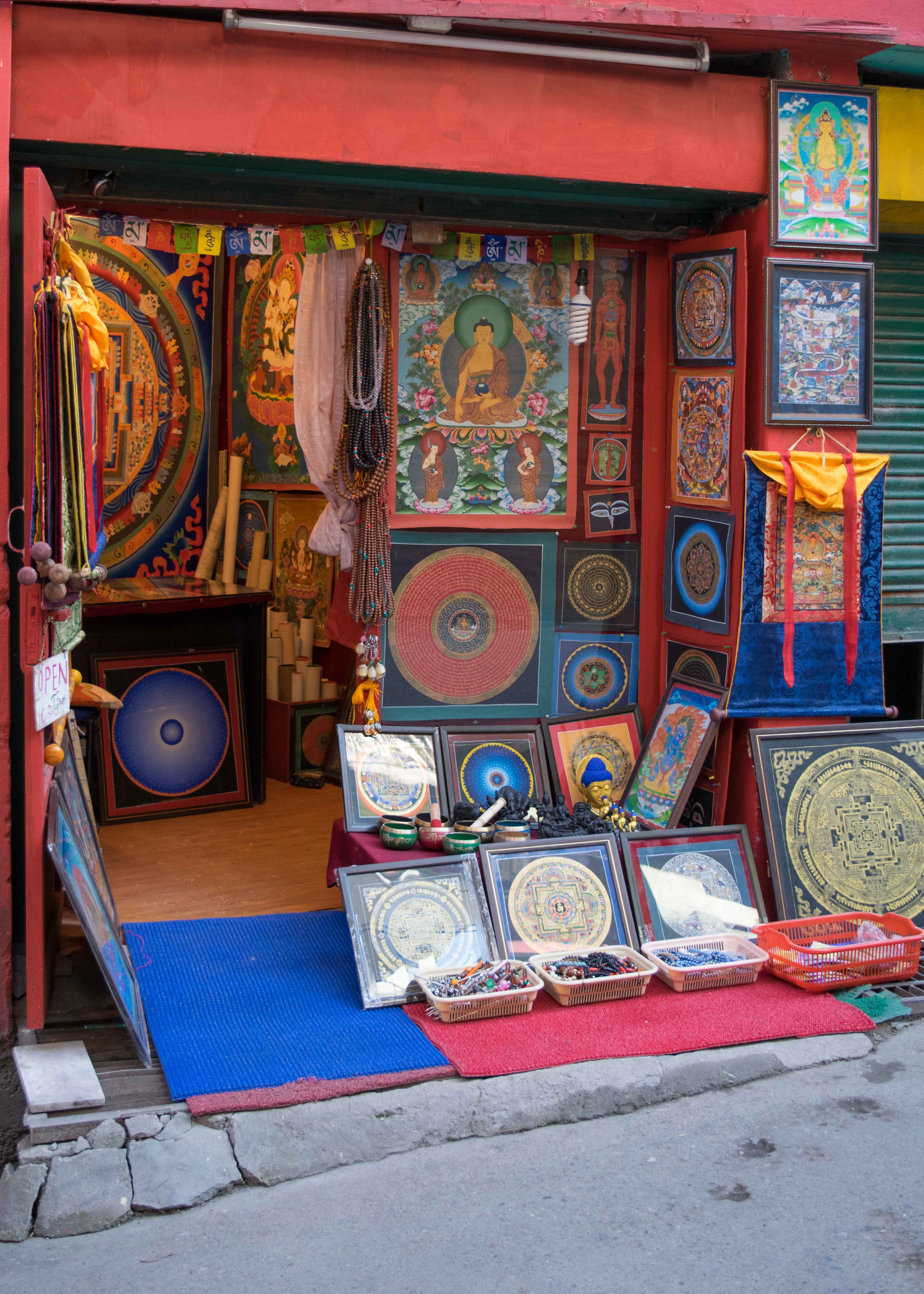 Uma das lojinhas em Mcleod Ganj, onde vive o Dalai Lama.