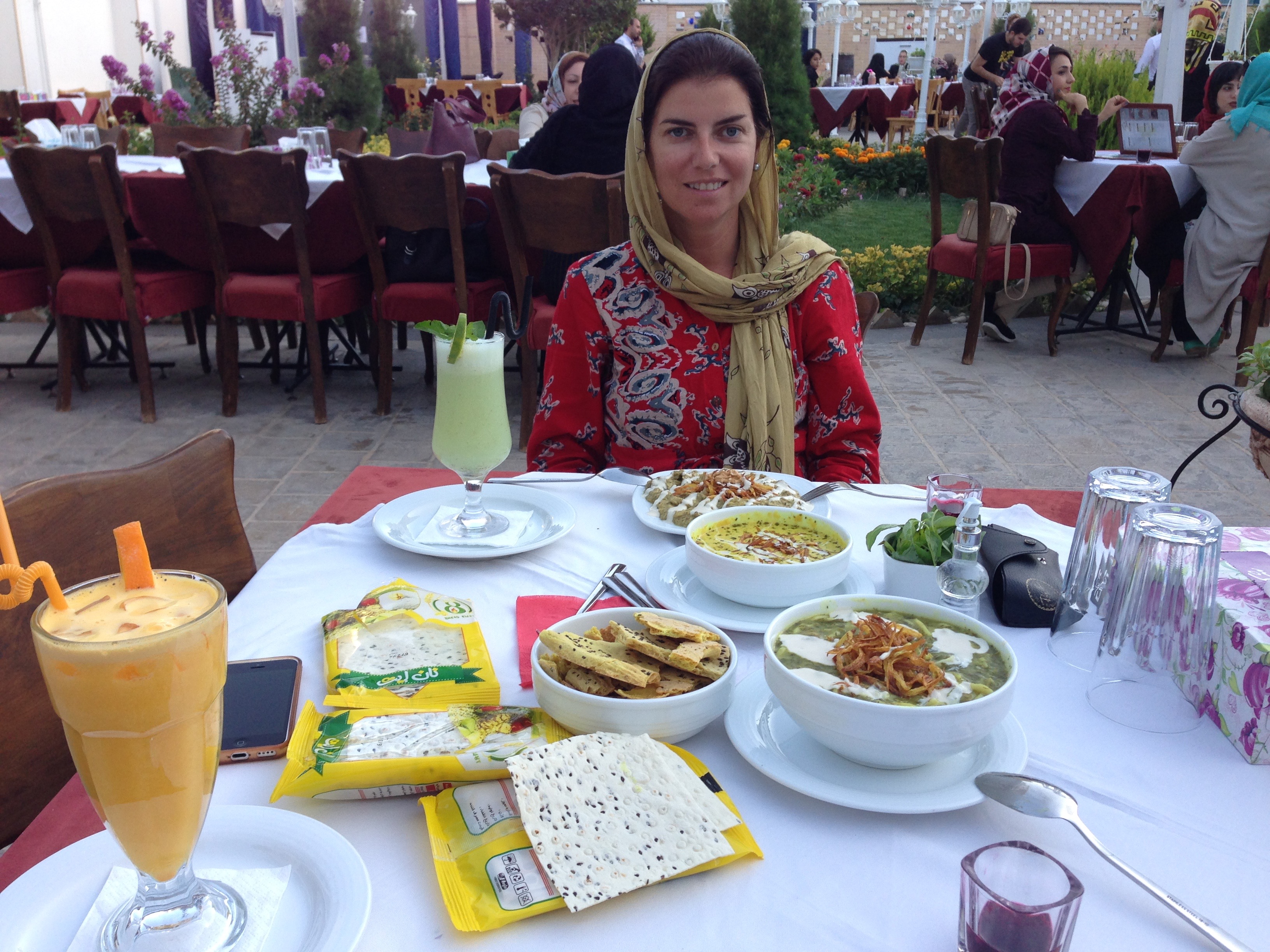 Houger Cafe: para comer pequenas porções de comida iraniana típica.