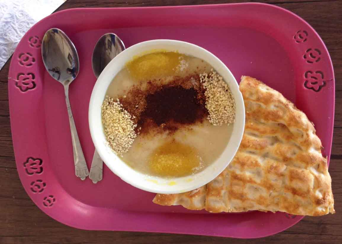 Halim, o típico café da manhã da comida iraniana.