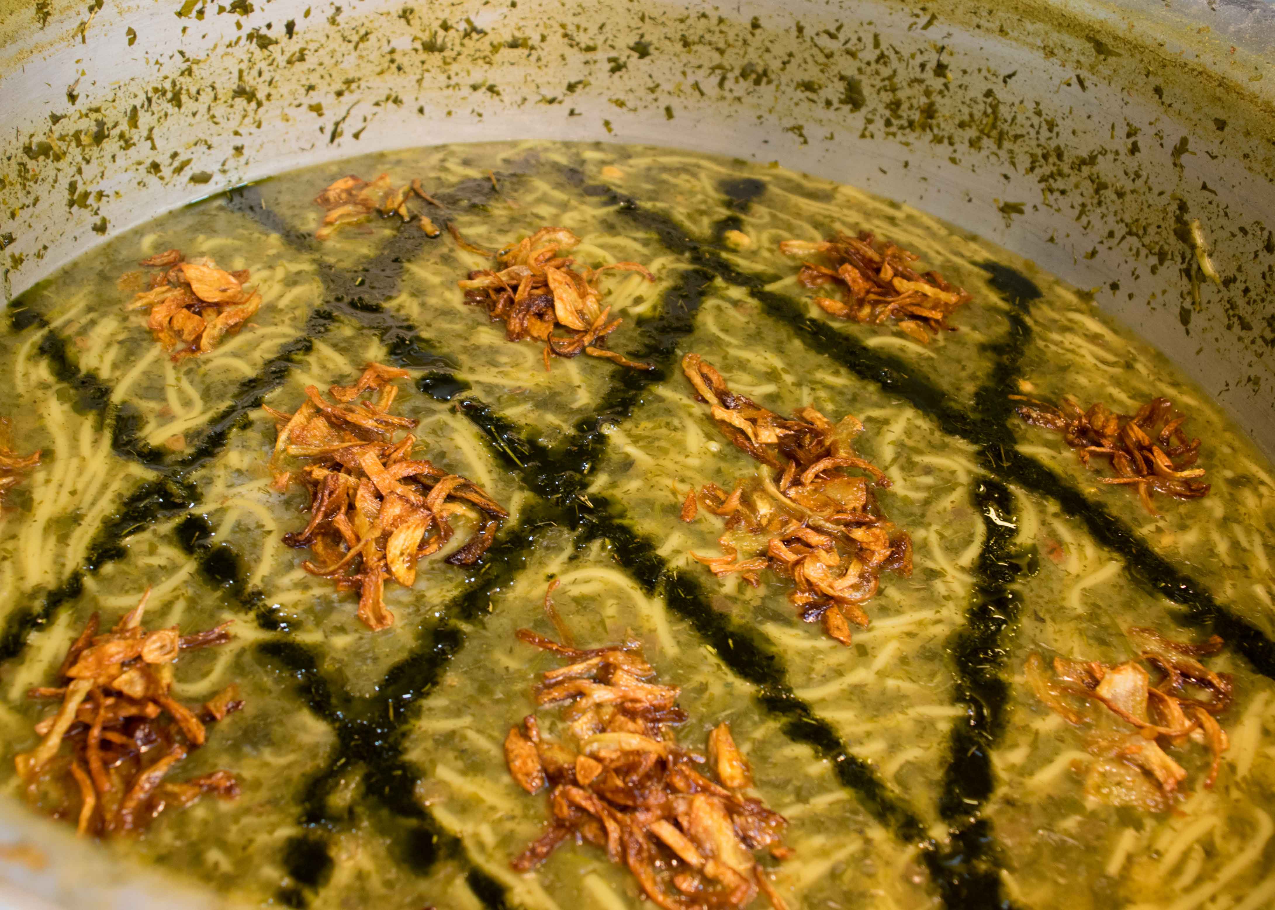Ash Reshtesh uma das comidas iranianas mais comuns.