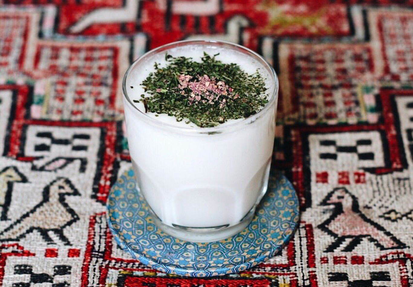 Dough: a bebida oficial da culinária do Irã.