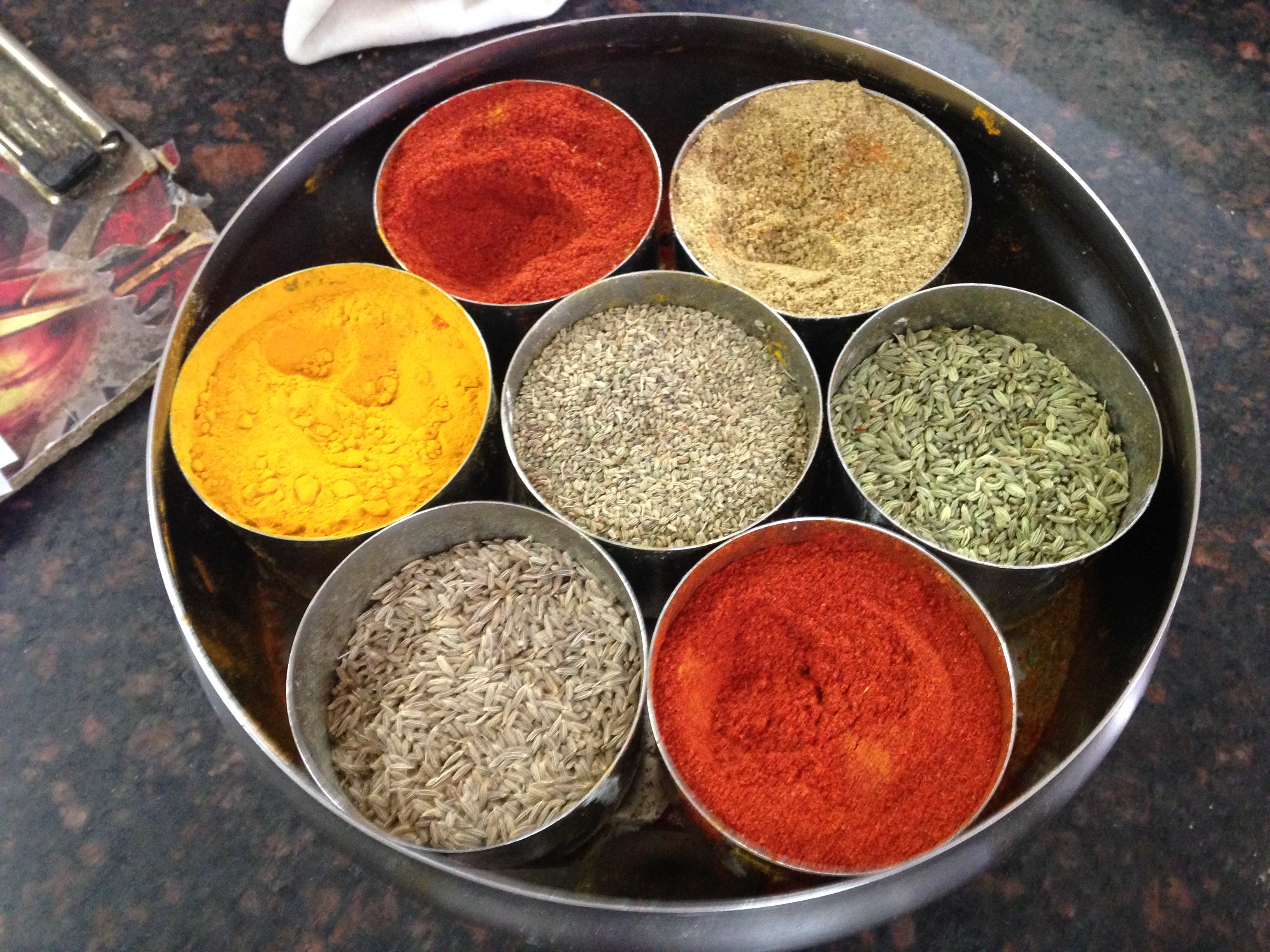 Especiarias preparadas para a aula de culinária indiana na Índia que você não pode perder - Shashi Cooking Class.