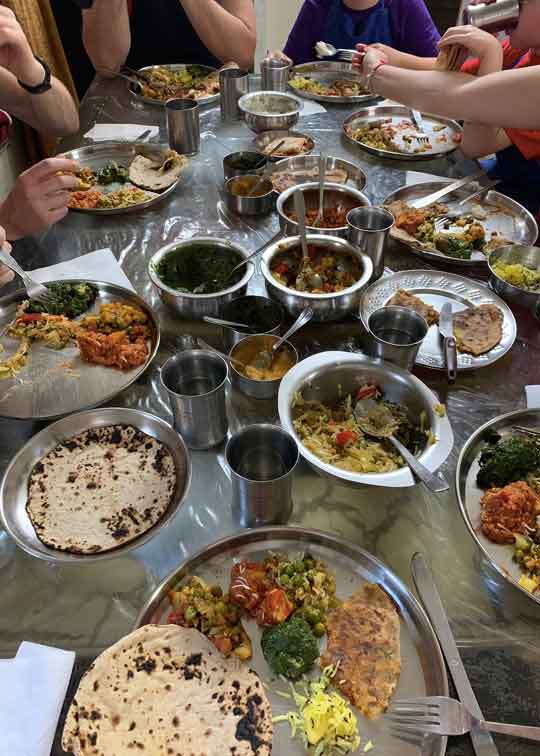 Um roteiro Udaipur não está completo sem essa aula de cozinha e comida indiana!