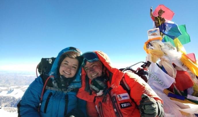 Ayesha e Renato Zangaro no pico do Everest! Quem chegou ao topo do Everest
