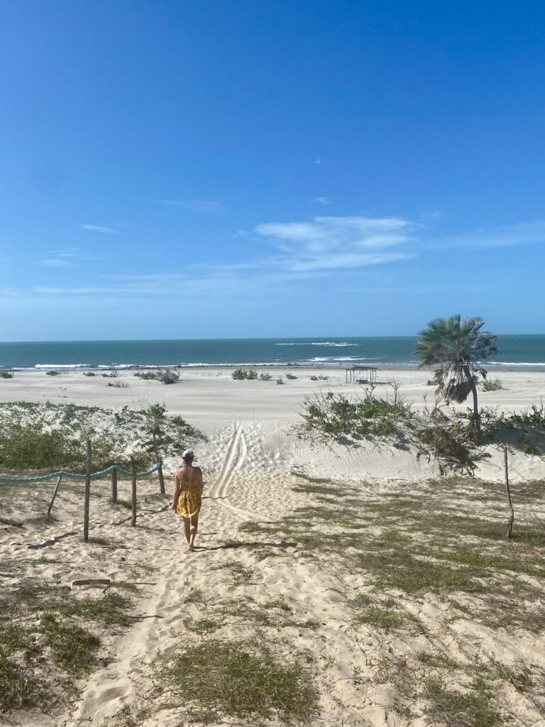 Praias do Piauí: Carnaubinha é assim, extensa, linda e vazia.