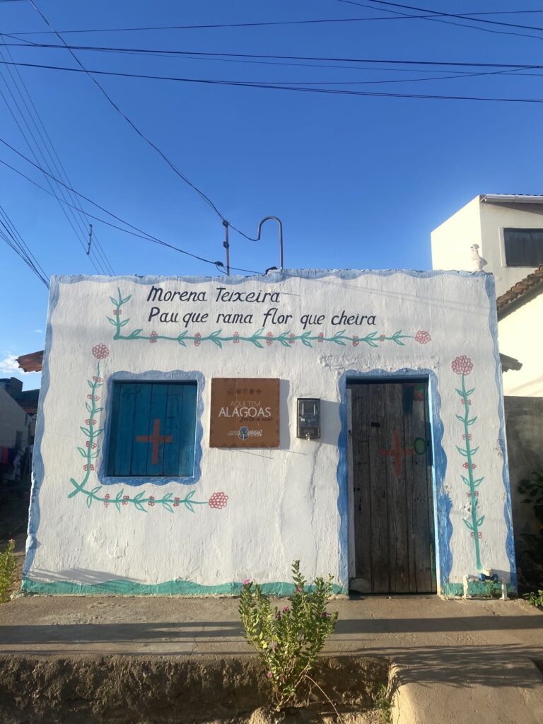 Casa da bonequeira Morena Teixeira na Ilha do Ferro.